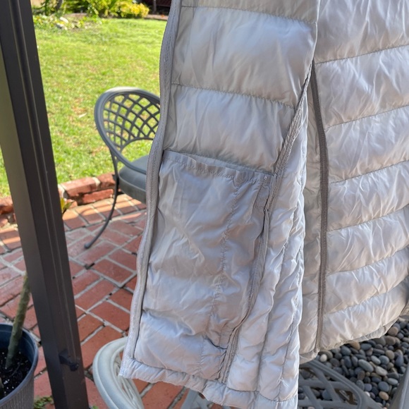 Vest - Picture 3 of 3